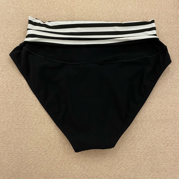 Striped bikini - Picture 3 of 4